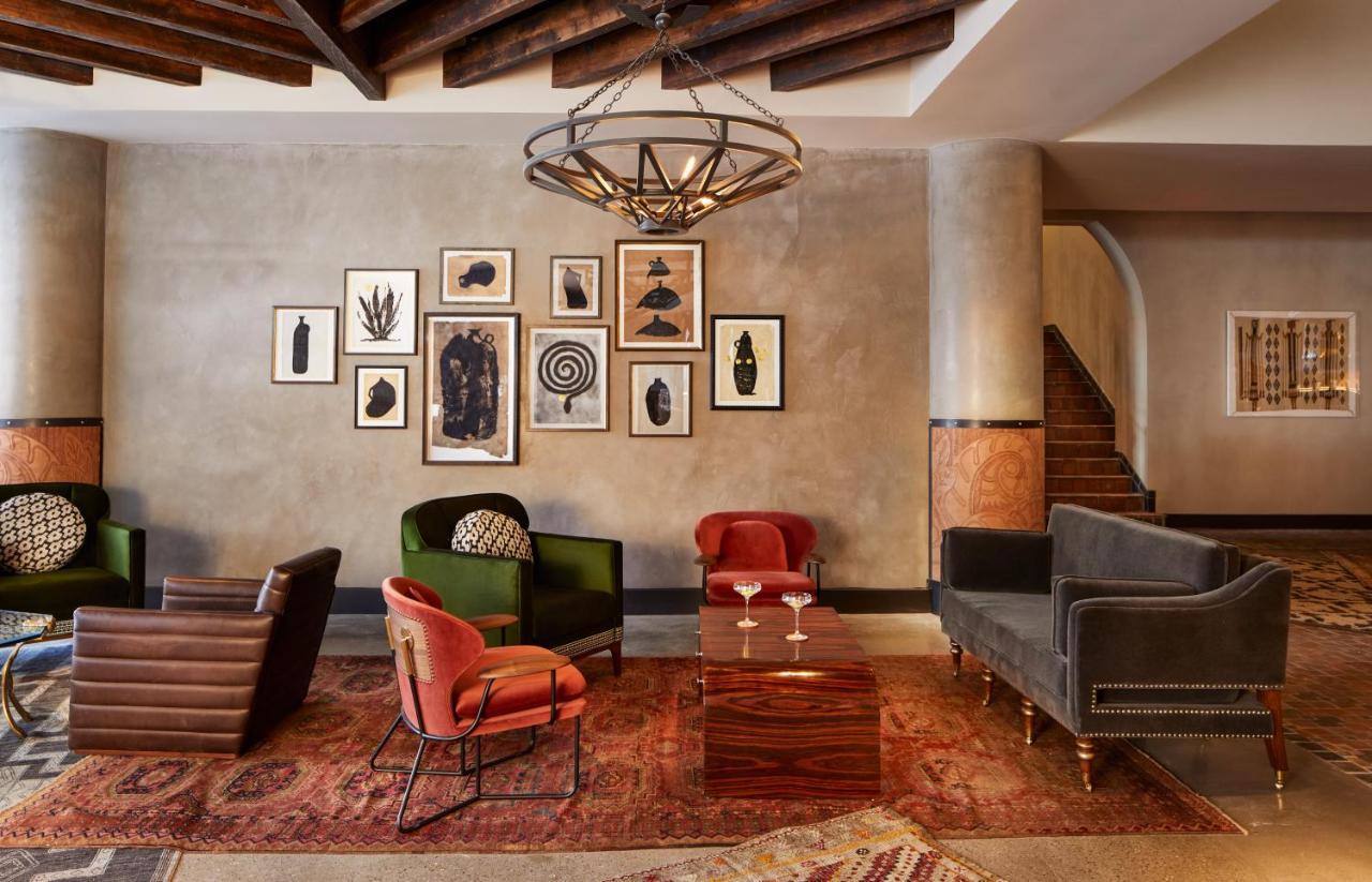 The Plaza Hotel Pioneer Park El Paso Exterior photo The lobby at the Hotel Valencia