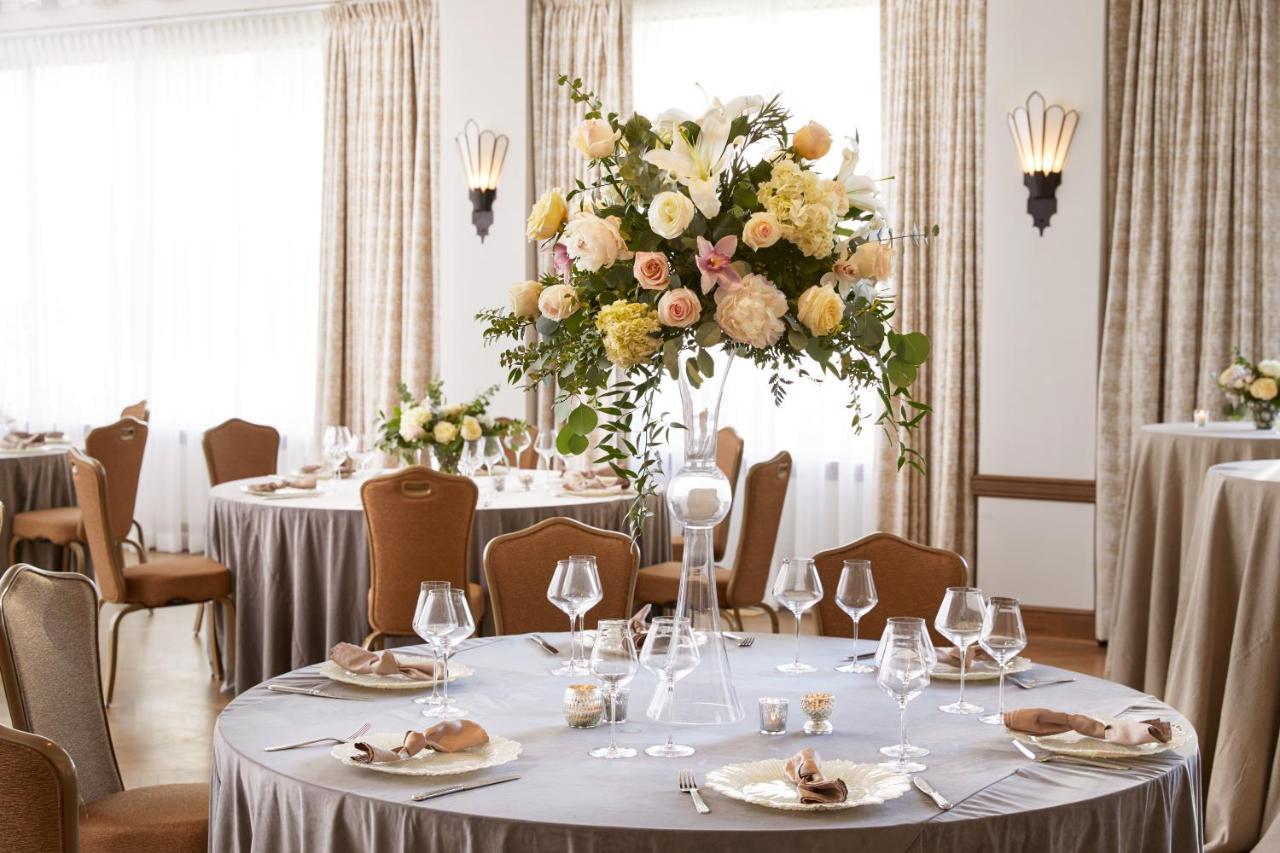 The Plaza Hotel Pioneer Park El Paso Exterior photo A table set for a formal dinner