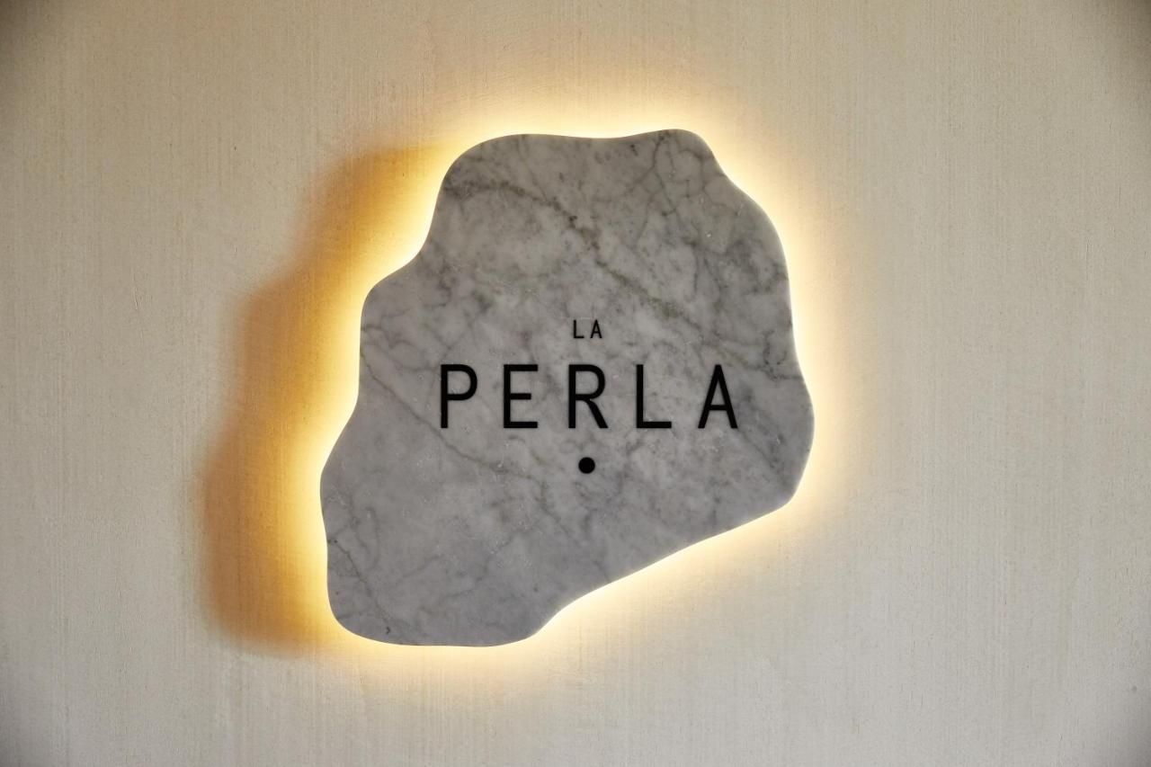 The Plaza Hotel Pioneer Park El Paso Exterior photo La Perla logo